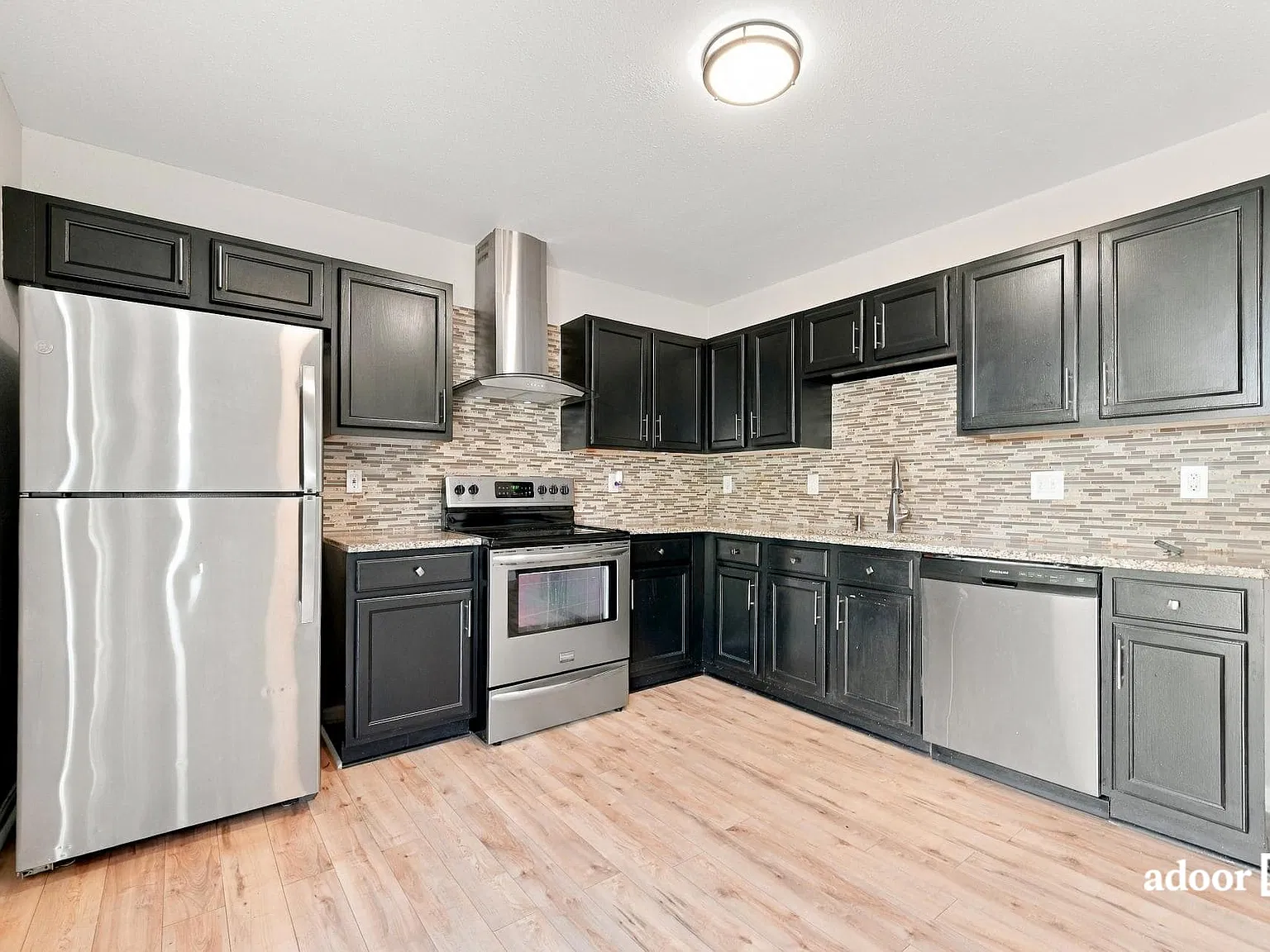 3 bed, 2.5 bath, 1368 sqft, $1,825 — Photo 3