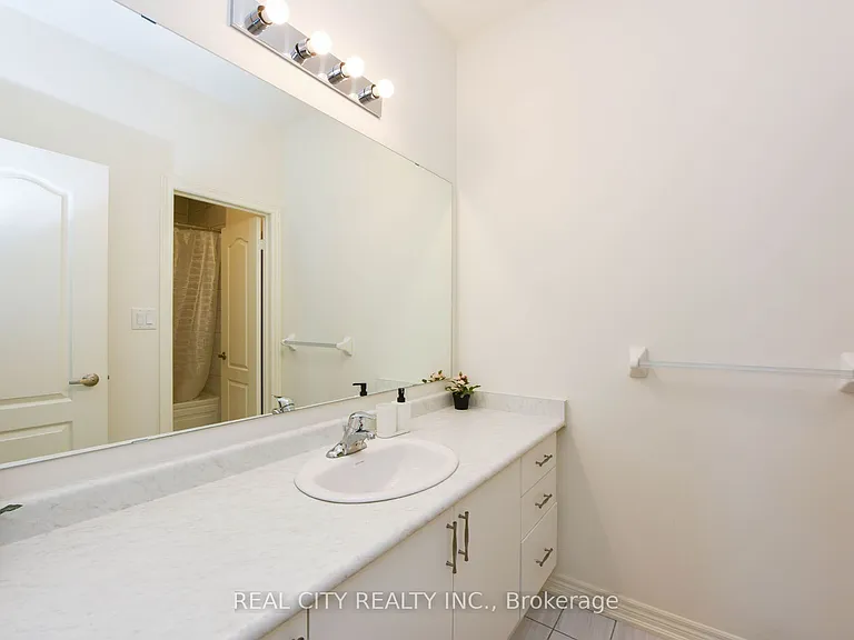 38 Silver Meadow Gdns — Photo 28
