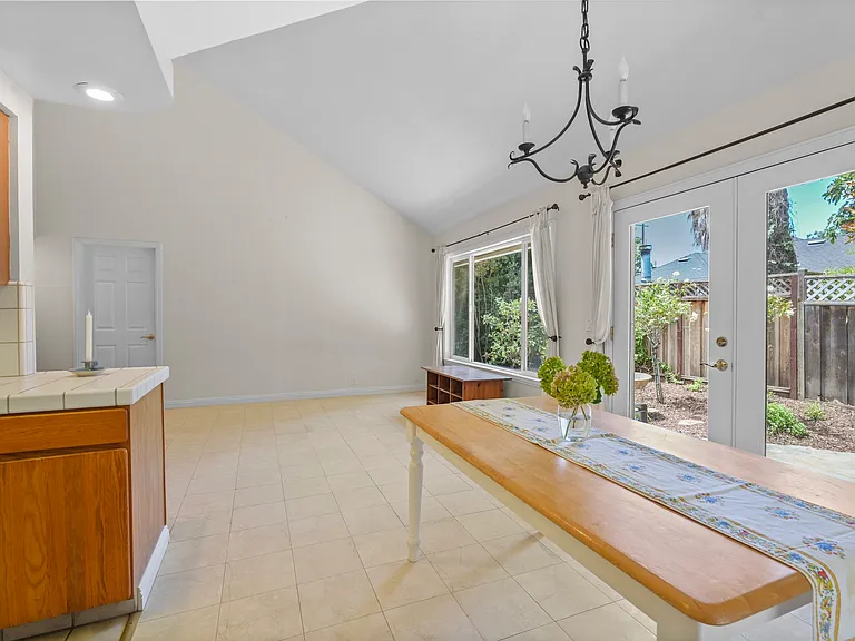 2340 Park Ave — Photo 6