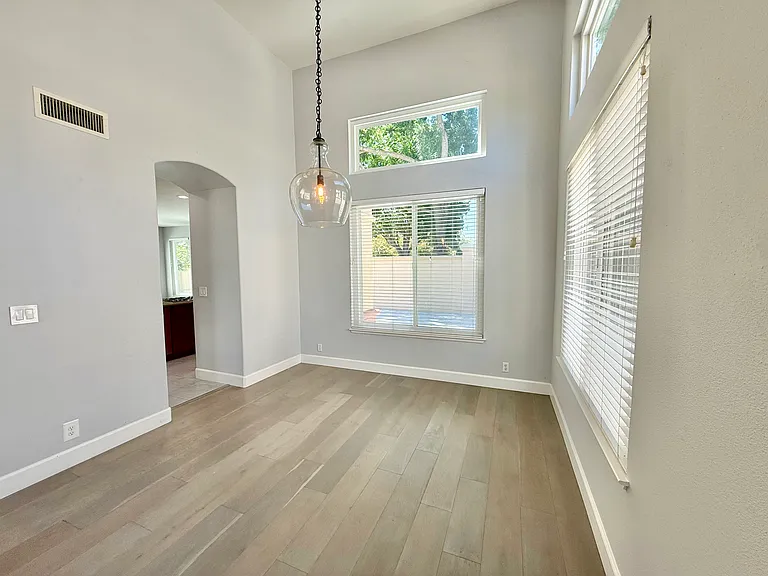 4238 Diavila Ave — Photo 13