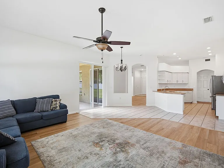 5912 Bramble Bush Ct — Photo 8