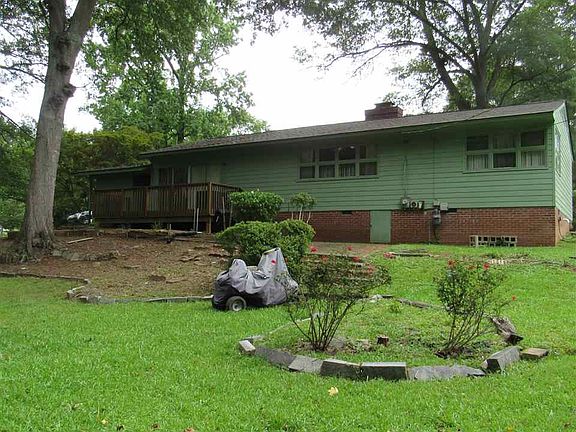 3rd image of 811 Kenmore Dr