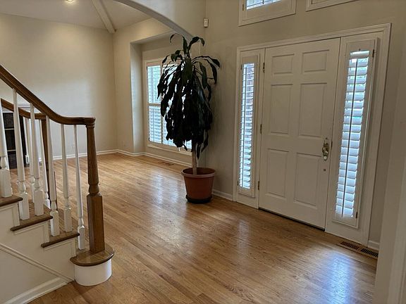 5th image of 740 Oak Crest Cir