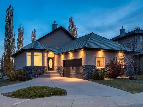 129 N Royal Bay NW, Calgary, AB T3G 5J6