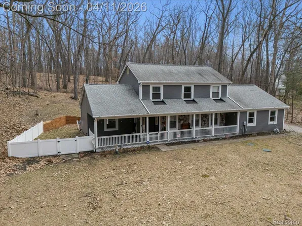 2477 Spruce Rdg, Howell, MI 48855