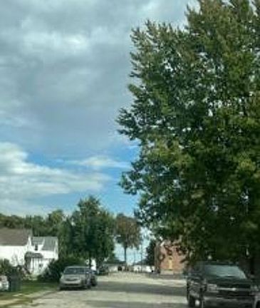 Exterior Neighborhood (street photo)