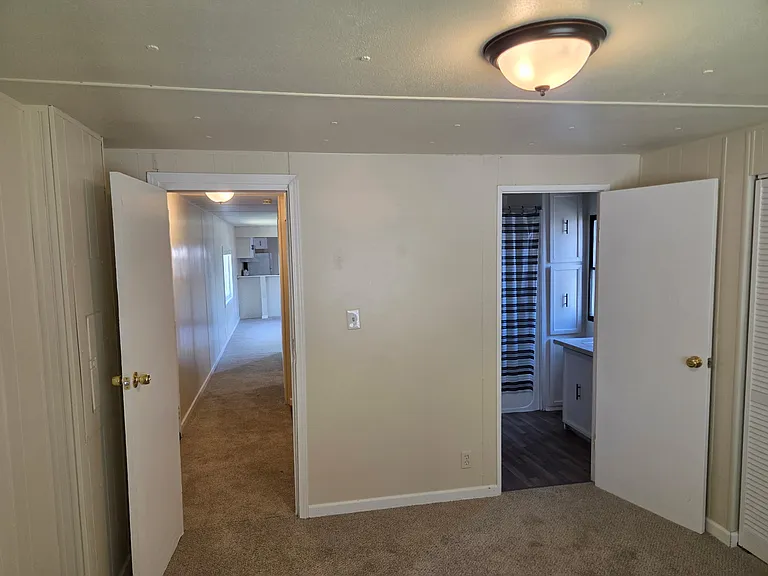 519 W Burgen St — Photo 11