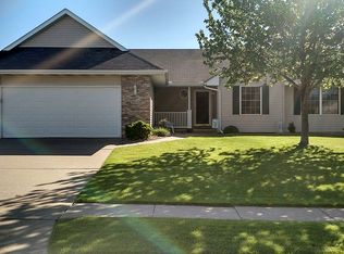 5649 Belle Ct, Davenport, IA 52807