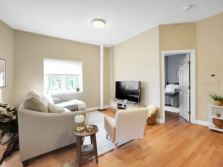 290 E 8th St #8 — Photo 8
