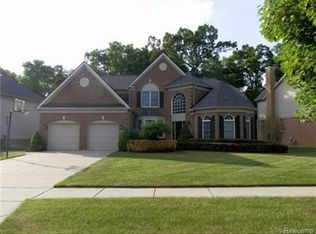 3064 Hidden Timber Dr, Lake Orion, MI 48359