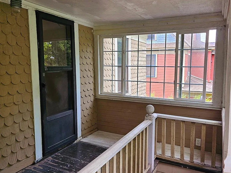 309 NE Graham St #A — Photo 32