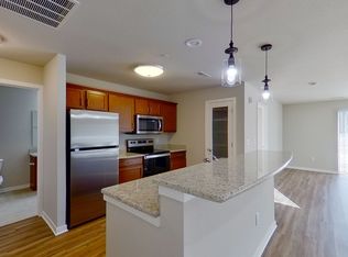 2004 American Eagle Dr UNIT 28, Slinger, WI 53086