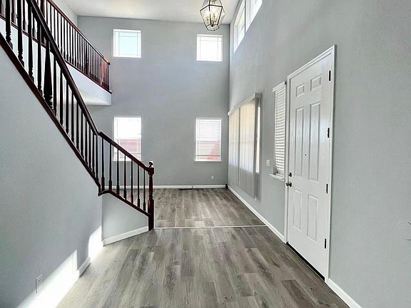 5th image of 5068 Moorcroft Cir