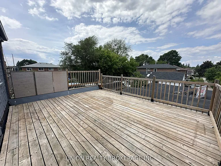 582 Danforth Rd #UPPER — Photo 11