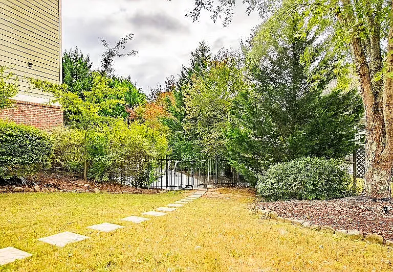4580 Carriage Walk Ln — Photo 3