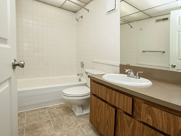 The Ravine Apartment Homes — Photo 7