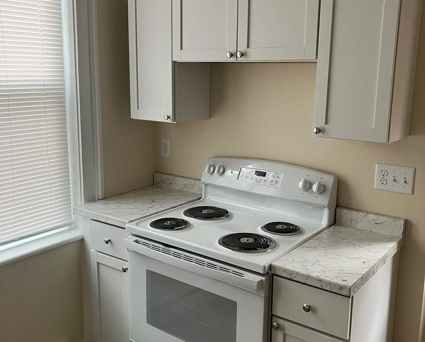 3 bed, 1000 sqft, $900 — Photo 3