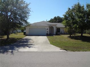 702 SE 10th Pl, Cape Coral, FL 33990