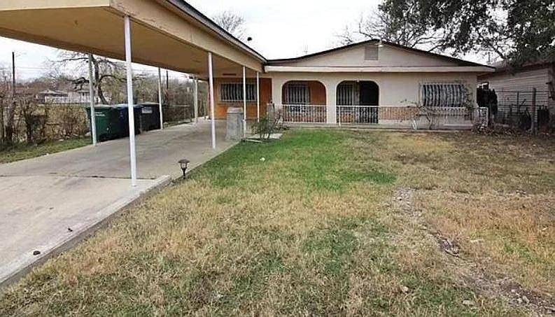 1st image of 111 Alicia Ave