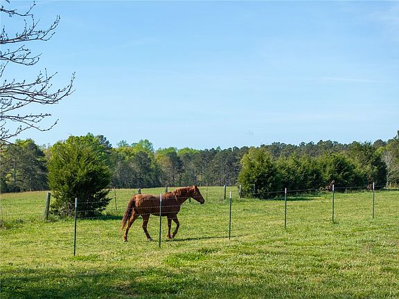 3rd image of 1310 Highway 252