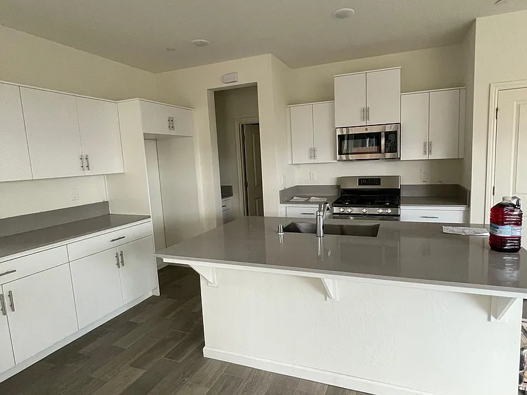 496 Pioneer Ln — Photo 3