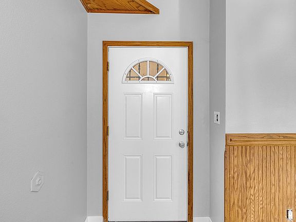 4th image of 466 1/2 Carson Lake Dr