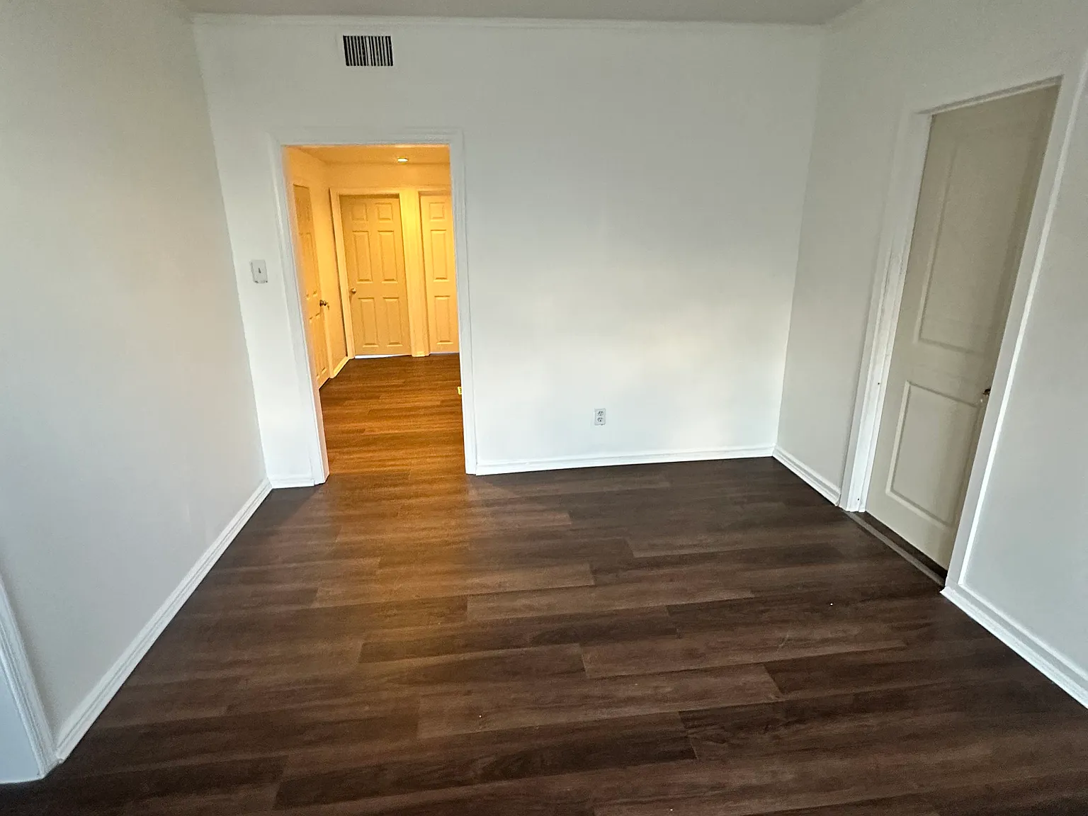 4 bed, 1.5 bath, 1200 sqft, $1,949 — Photo 4