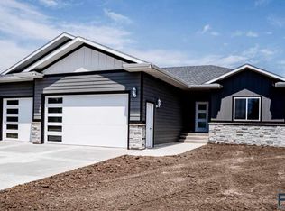 104 E Chapelwood Dr, Brandon, SD 57005