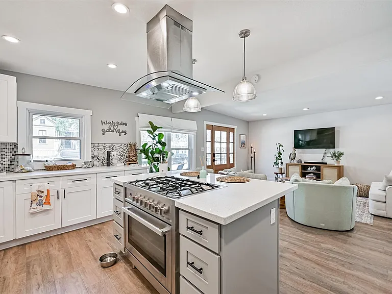 1615 Avenue L — Photo 16