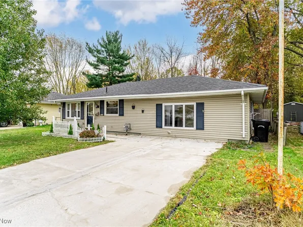 1038 Oakwood Dr, Elyria, OH 44035
