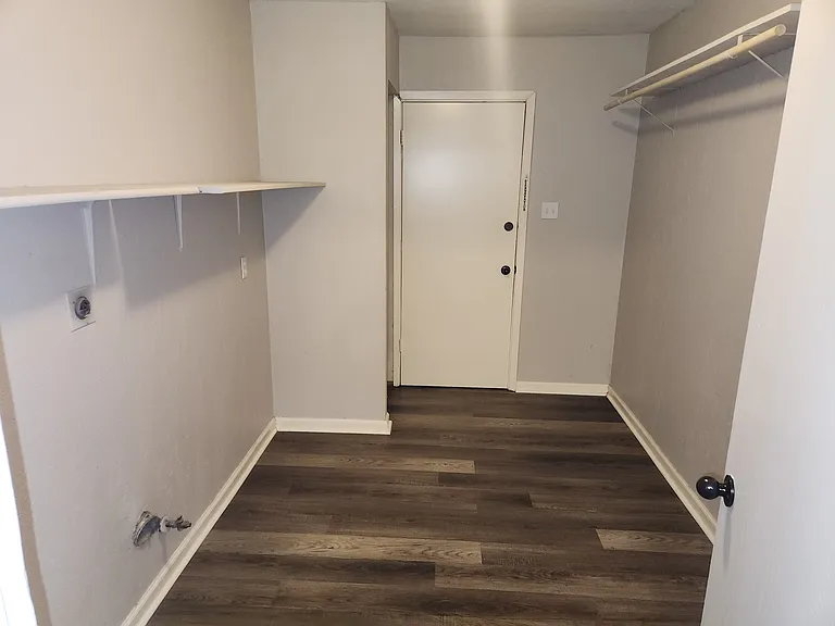 River Oaks Apartments — Photo 44