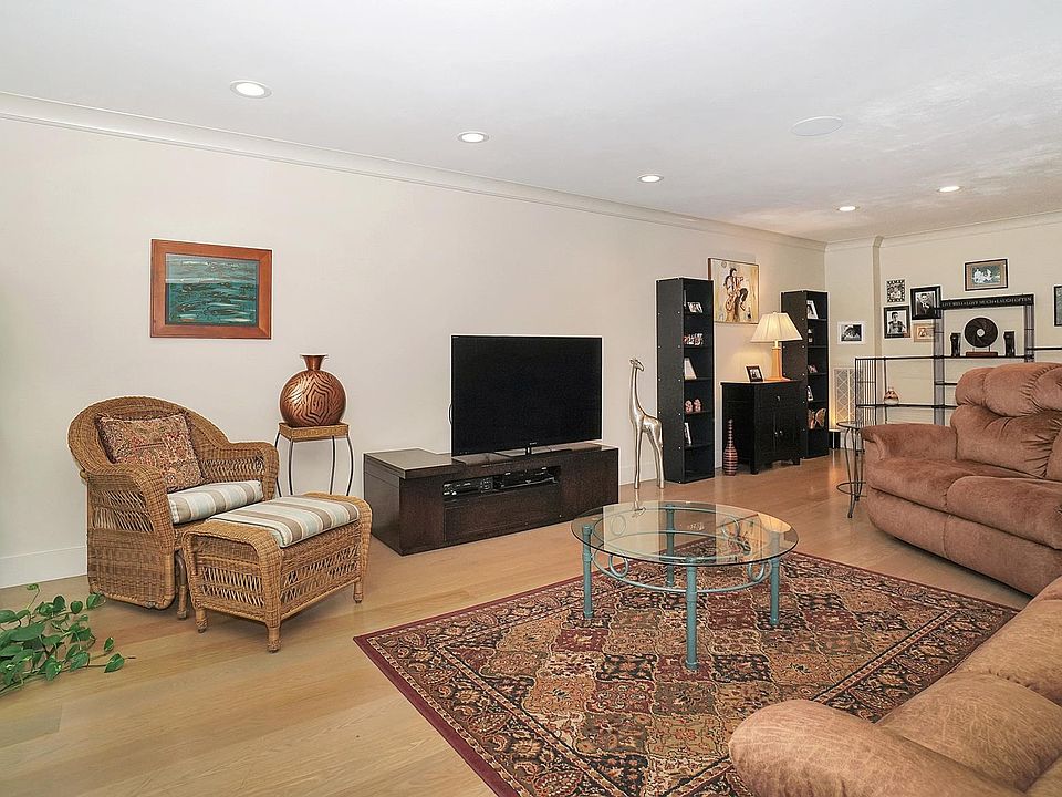 1st image of 84 Foxwood Dr