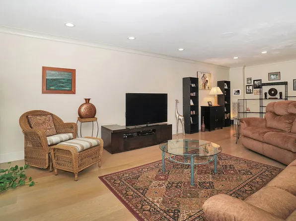 84 Foxwood Dr, Jericho, NY 11753