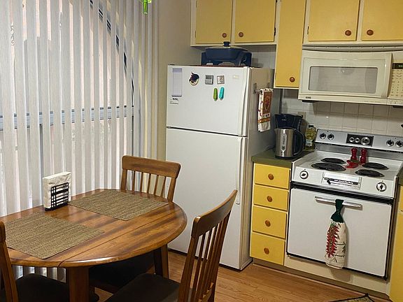 2nd image of 167 W Calle Del Ano