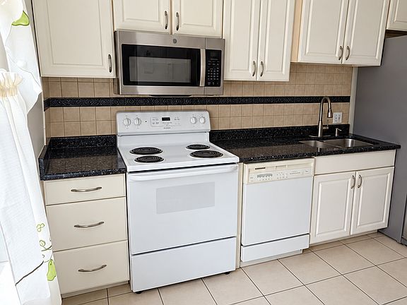 4th image of 150 Maybury Circle #1