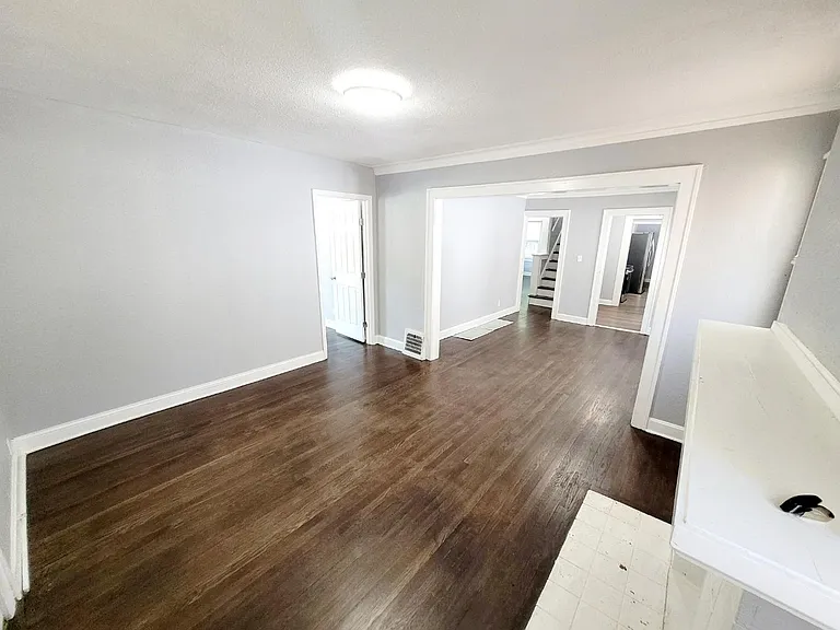 5248 Euclid Ave — Photo 8