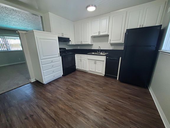 2nd image of 2831 El Camino Ave #18