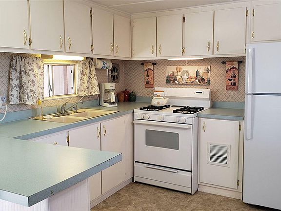 5th image of 13652 E 44th Dr