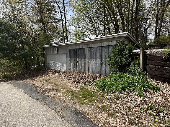 3rd image of 27 Carlin St