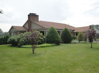 2042 Shadyside Dr, Hermitage, PA 16148