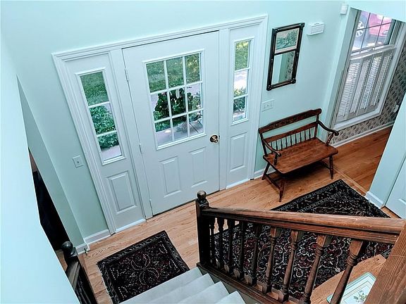 4th image of 22 Highview Cir