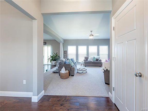 5th image of 242 Peoria Ln