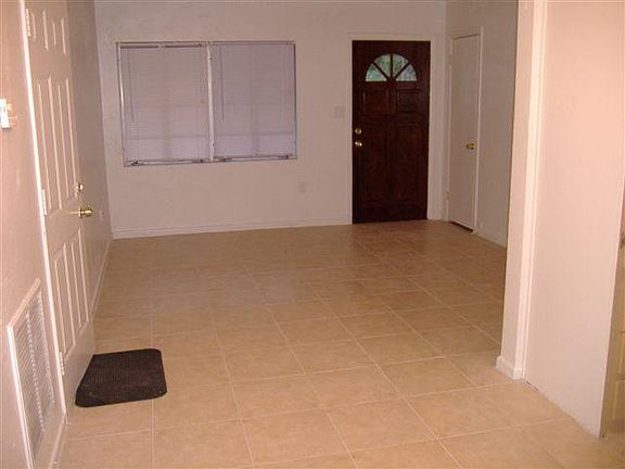2nd image of 1912 Cricket Dr