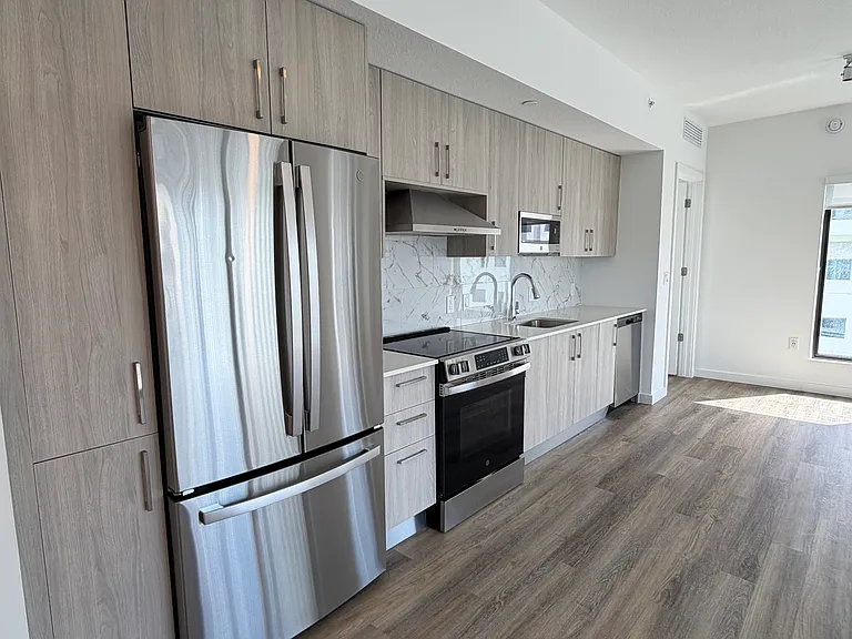 425 NW 6th St #B1 — Photo 1
