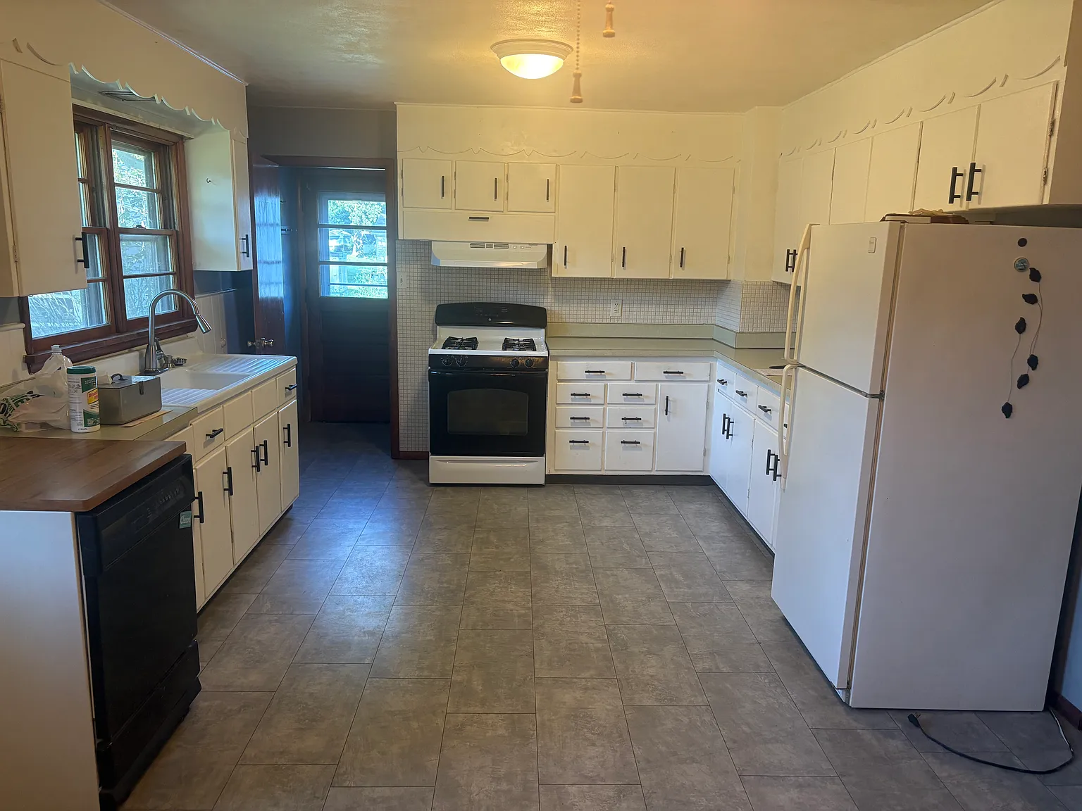 3 bed, 1100 sqft, $1,600 — Photo 3