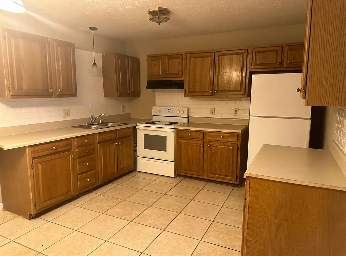 2 bed, 1.5 bath, 1024 sqft, $1,050 — Photo 2