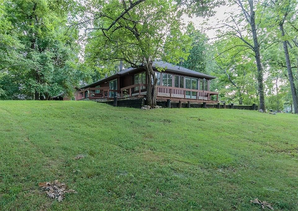 1st image of 783 S Oak Dr