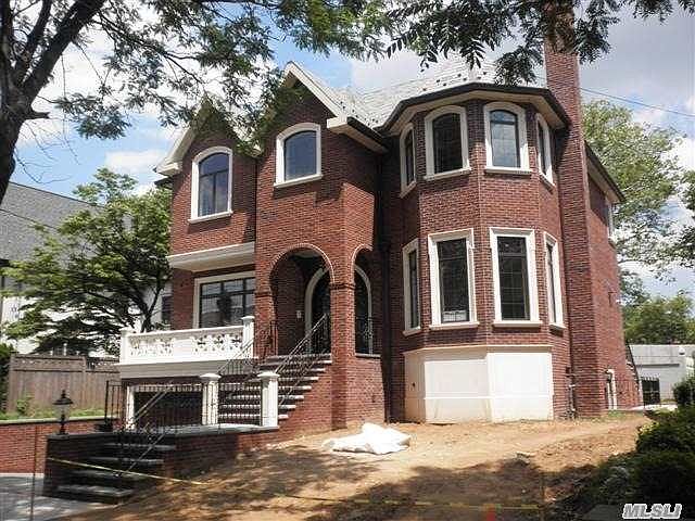 2nd image of 5-03 Parsons Blvd