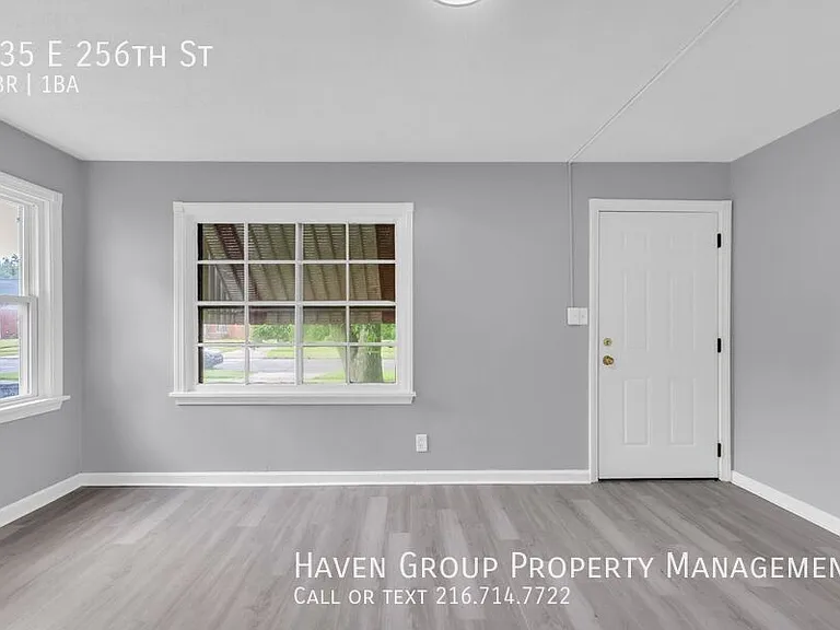 735 E 256th St — Photo 5