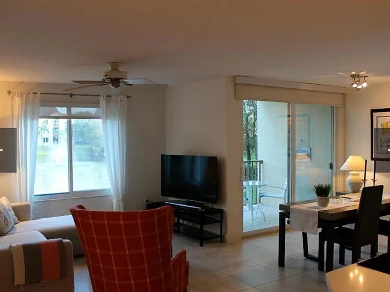 808 Villa Cir — Photo 2